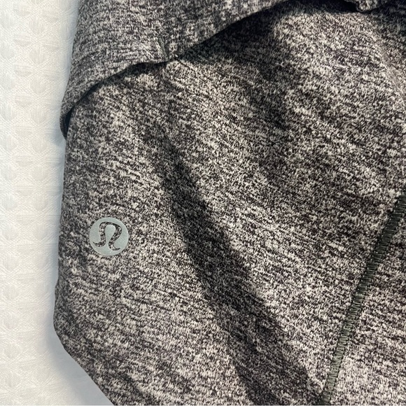 Lululemon Athletica Black and Heather Gray Athletic Speed Up Shorts 10T - Picture 5 of 7